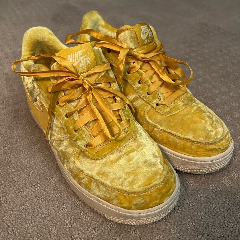 Nike Air Force 1 Mineral Gold